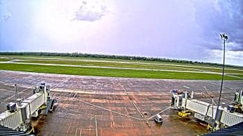 Weather camera view of Lake Charles Rgnl Arpt terminal bldg.