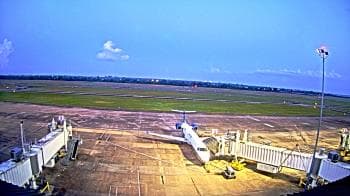Weather camera view of Lake Charles Rgnl Arpt terminal bldg.