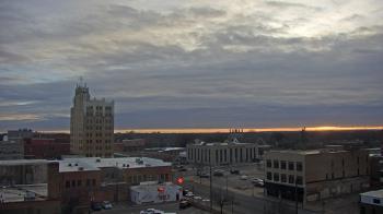 Weather camera view of KSAL Radio - Salina city.