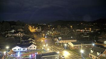 Weather camera view of Russell County Courthouse.