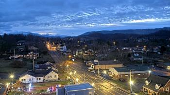 Weather camera view of Russell County Courthouse.