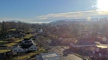 Weather camera view of Russell County Courthouse.