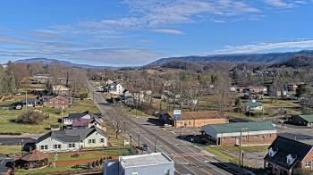 Weather camera view of Russell County Courthouse.