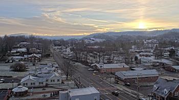 Weather camera view of Russell County Courthouse.