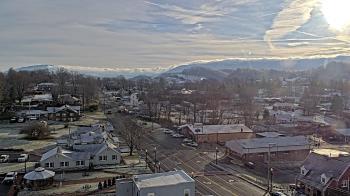 Weather camera view of Russell County Courthouse.