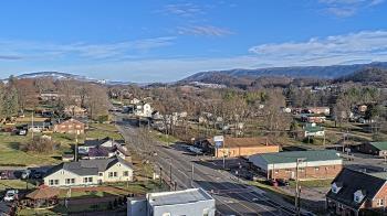 Weather camera view of Russell County Courthouse.