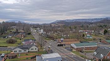 Weather camera view of Russell County Courthouse.