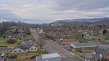 Weather camera view of Russell County Courthouse.