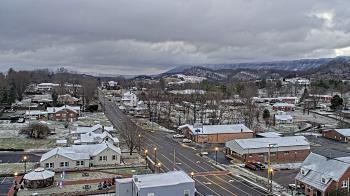 Weather camera view of Russell County Courthouse.