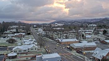 Weather camera view of Russell County Courthouse.