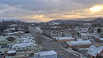 Weather camera view of Russell County Courthouse.
