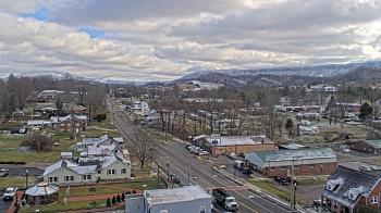 Weather camera view of Russell County Courthouse.