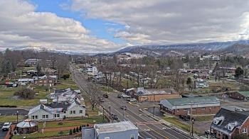 Weather camera view of Russell County Courthouse.