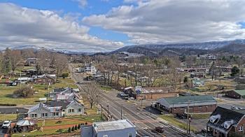 Weather camera view of Russell County Courthouse.