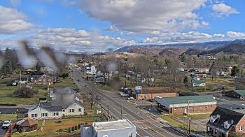Weather camera view of Russell County Courthouse.