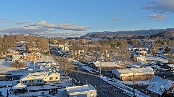 Weather camera view of Russell County Courthouse.