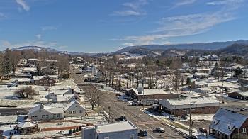 Weather camera view of Russell County Courthouse.