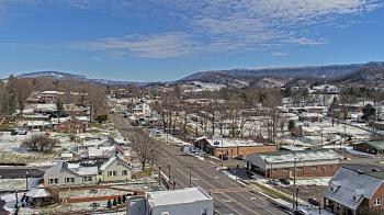 Weather camera view of Russell County Courthouse.