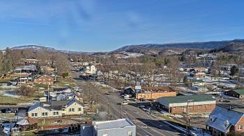 Weather camera view of Russell County Courthouse.