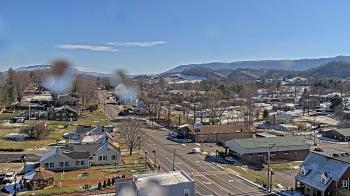 Weather camera view of Russell County Courthouse.
