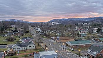 Weather camera view of Russell County Courthouse.