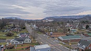 Weather camera view of Russell County Courthouse.
