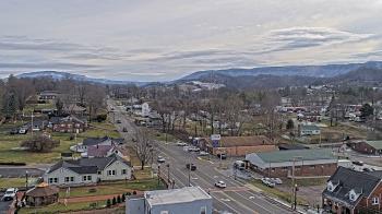 Weather camera view of Russell County Courthouse.