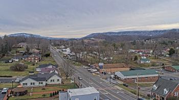 Weather camera view of Russell County Courthouse.