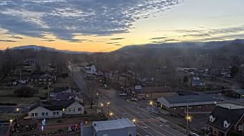 Weather camera view of Russell County Courthouse.
