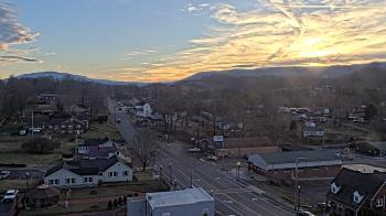 Weather camera view of Russell County Courthouse.