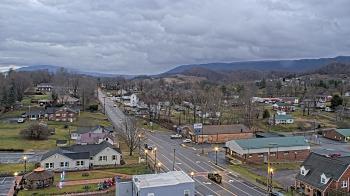 Weather camera view of Russell County Courthouse.