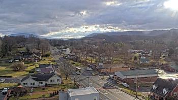 Weather camera view of Russell County Courthouse.