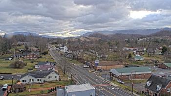 Weather camera view of Russell County Courthouse.