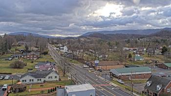 Weather camera view of Russell County Courthouse.