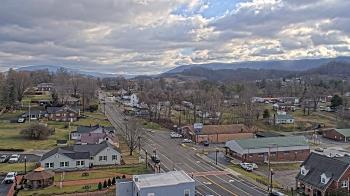 Weather camera view of Russell County Courthouse.