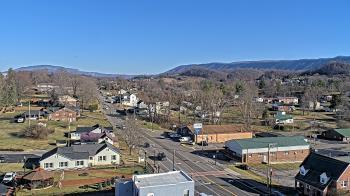 Weather camera view of Russell County Courthouse.