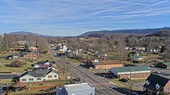 Weather camera view of Russell County Courthouse.