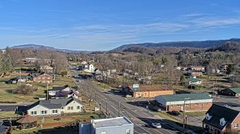 Weather camera view of Russell County Courthouse.