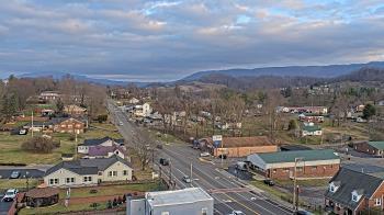 Weather camera view of Russell County Courthouse.