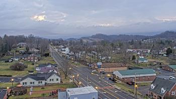 Weather camera view of Russell County Courthouse.