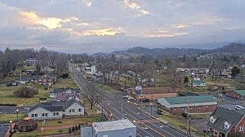 Weather camera view of Russell County Courthouse.