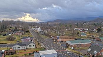 Weather camera view of Russell County Courthouse.