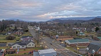 Weather camera view of Russell County Courthouse.
