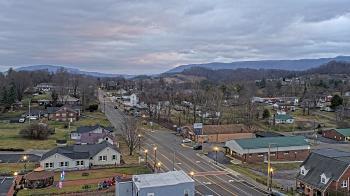 Weather camera view of Russell County Courthouse.