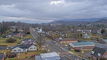 Weather camera view of Russell County Courthouse.