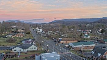 Weather camera view of Russell County Courthouse.