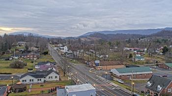 Weather camera view of Russell County Courthouse.