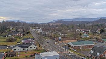 Weather camera view of Russell County Courthouse.