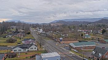 Weather camera view of Russell County Courthouse.