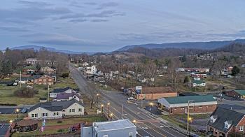 Weather camera view of Russell County Courthouse.